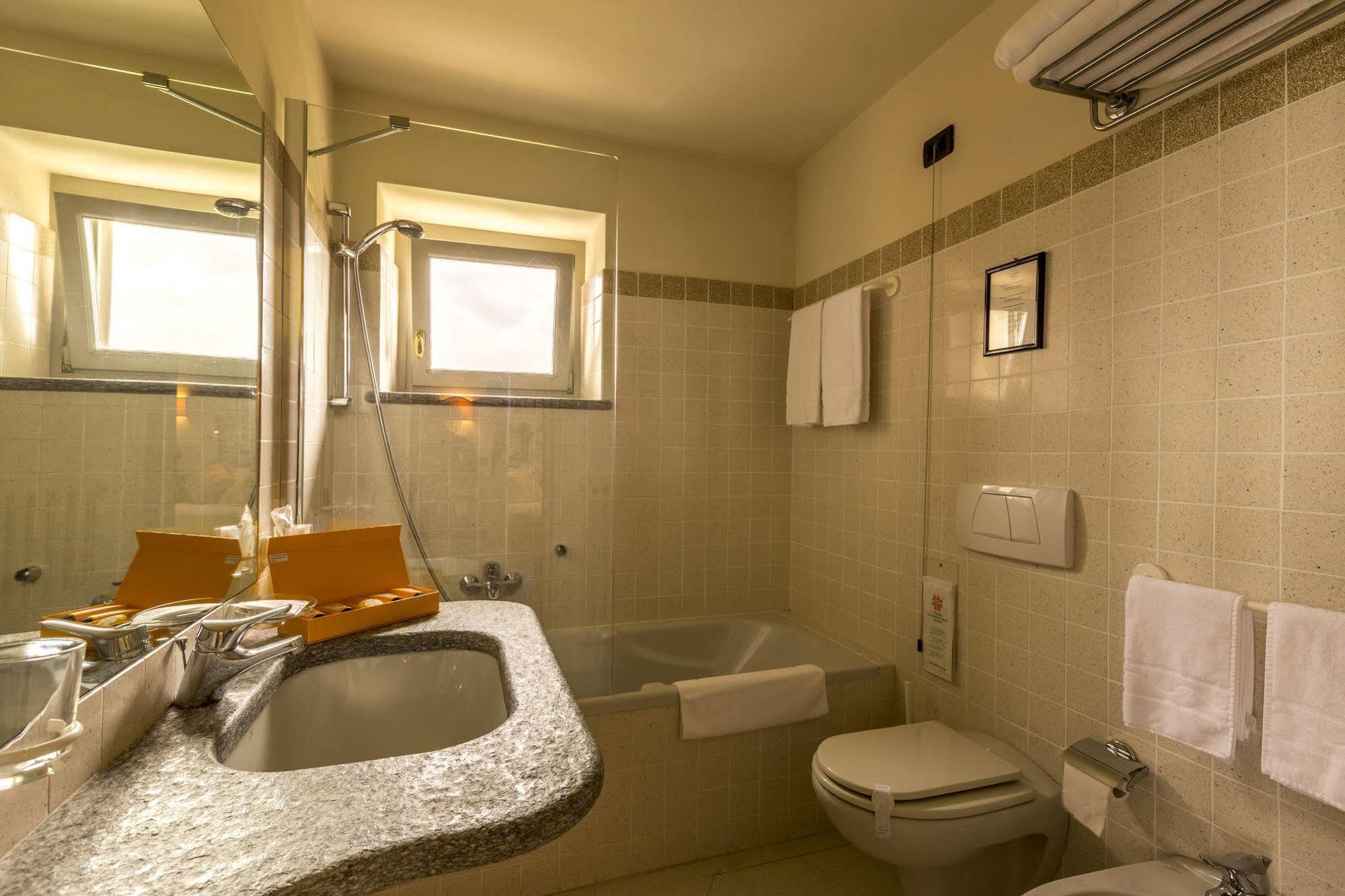 Locanda Del Pilone Alba  Bagian luar foto