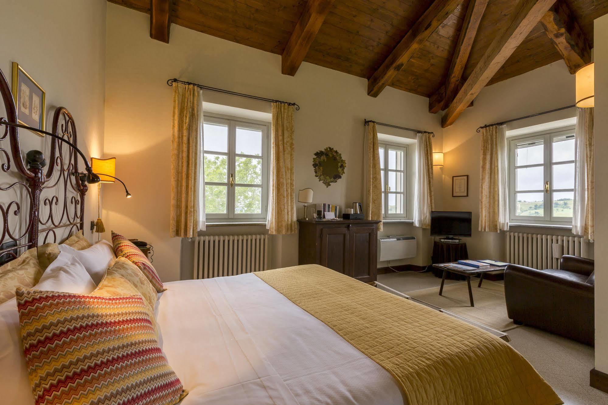 Locanda Del Pilone Alba  Bagian luar foto